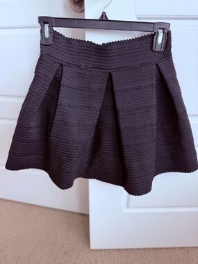 089 - Black Textured Pleated Mini Skirt - Women Size XS